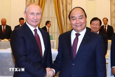 Thủ tướng Nguyễn Xuân Phúc hội kiến Tổng thống Nga Vladimir Putin. (Ảnh: Thống Nhất/TTXVN)