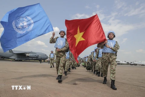 Cán bộ, bác sỹ Bệnh viện dã chiến cấp 2 số 1 của Việt Nam bắt đầu thực hiện nhiệm vụ tại Phái bộ gìn giữ hòa bình Liên hợp quốc ở tại Cộng hòa Trung Phi và Nam Sudan. (Ảnh: TTXVN phát)