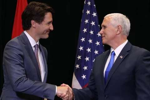 Phó Tổng thống Mỹ Mike Pence và Thủ tướng Canada Justin Trudeau trong cuộc gặp tại Rhode Island tháng 7/2017. (Nguồn: pm.gc.ca)