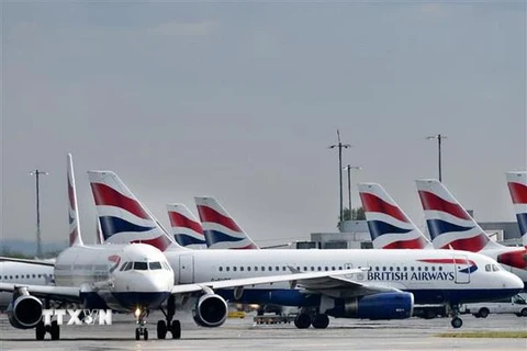 Máy bay của hãng hàng không British Airways tại sân bay Heathrow ở London, Anh. (Nguồn: AFP/TTXVN)