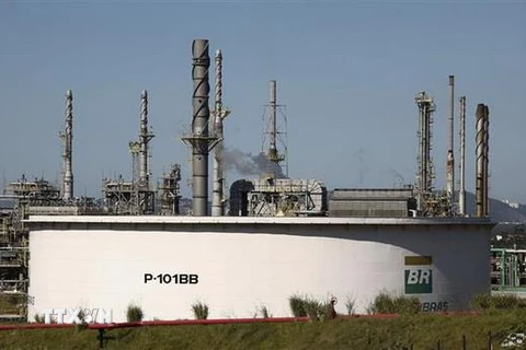 Nhà máy lọc dầu của Tập đoàn dầu khí quốc gia Brazil Petrobras tại Cubatao, Sao Paulo (Brazil). (Nguồn: AFP/TTXVN)
