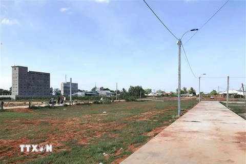 Khu vực đất phân lô bán nền mới hình thành trên địa bàn thành phố Phan Thiết. (Ảnh : Nguyễn Thanh/TTXVN)