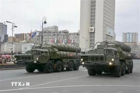 Hệ thống tên lửa phòng không S-400 tại lễ diễu binh nhân kỉ niệm Ngày Chiến thắng ở Moskva, Nga. (Nguồn: Kyodo/TTXVN)