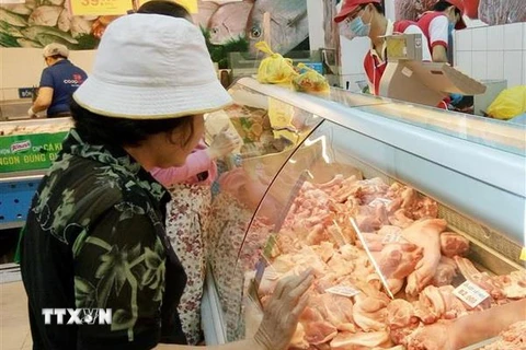 Sản phẩm tịt lợn sạch bày bán trong siêu thị Co.mart. (Ảnh: Đỗ Phương Anh/TTXVN)