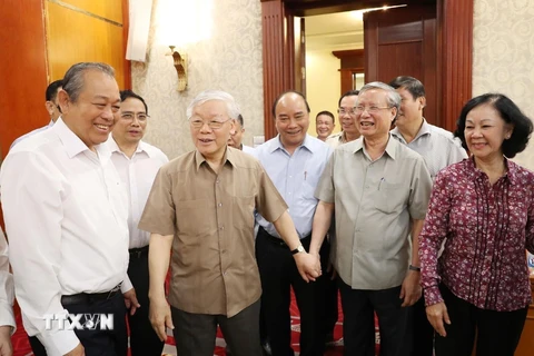 Tổng Bí thư, Chủ tịch nước Nguyễn Phú Trọng và các đại biểu tham dự cuộc họp. (Ảnh: Trí Dũng/TTXVN)
