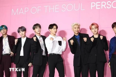 Các thành viên nhóm nhạc nam Hàn Quốc BTS giới thiệu album Map of the Soul: Persona tại Seoul. (Nguồn: YONHAP/TTXVN)