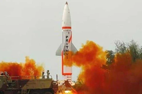 Một vụ phóng tên lửa đất đối đất Prithvi-II. (Nguồn: ndtv.com)