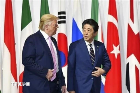 Tổng thống Mỹ Donald Trump và Thủ tướng Nhật Bản Shinzo Abe trước cuộc hội đàm bên lề Hội nghị thượng đỉnh G20 ở Osaka. (Nguồn: Kyodo/TTXVN)