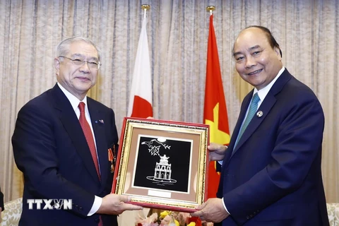 Thủ tướng Nguyễn Xuân Phúc tiếp Chủ tịch Hội hữu nghị Nhật-Việt vùng Kansai, ông Teichi Nishimura. (Ảnh: Thống Nhất/TTXVN)