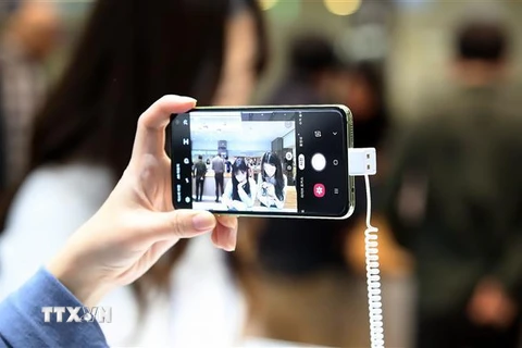 Điện thoại Galaxy S10 của Samsung được giới thiệu tại thủ đô Seoul, Hàn Quốc. (Nguồn: Yonhap/TTXVN)