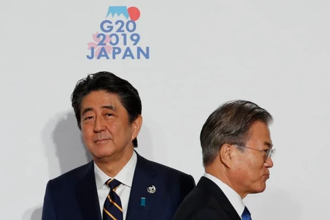 Thủ tướng Nhật Bản Shinzo Abe và Tổng thống Hàn Quốc Moon Jae-In tại Hội nghị Thượng đỉnh G20 ở Osaka. (Nguồn: Getty Images)