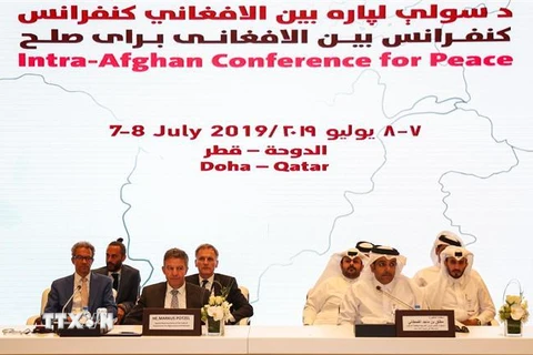 Các đại biểu tại vòng đàm phán hòa bình Afghanistan ở Doha, Qatar. (Ảnh: AFP/TTXVN)