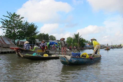 Người dân buôn bán trên sông Mekong. (Nguồn: fishbio.com)