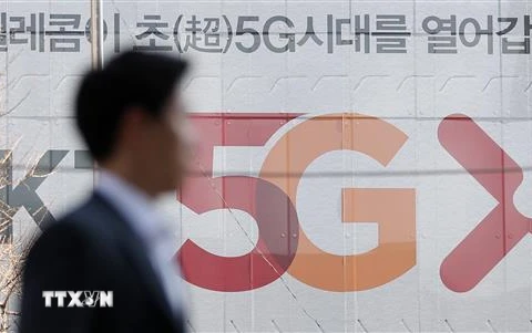 Biển quảng cáo công nghệ 5G tại thủ đô Seoul, Hàn Quốc. (Nguồn: Yonhap/TTXVN)