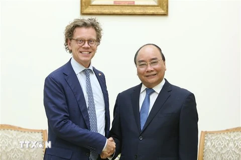 Thủ tướng Nguyễn Xuân Phúc tiếp Đại sứ Thụy Điển Pereric Hogberg. (Ảnh: Dương Giang/TTXVN)