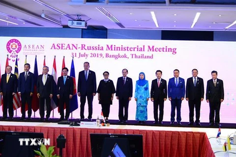 Các Bộ trưởng Ngoại giao ASEAN-Nga chụp ảnh chung. (Ảnh: Ngọc Quang/TTXVN)