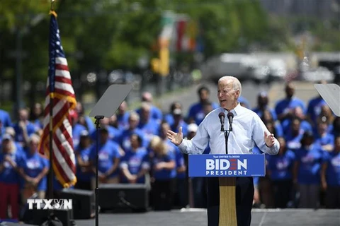 Ứng cử viên Tổng thống Mỹ Joe Biden phát biểu trong cuộc vận động tranh cử ở Philadelphia. (Ảnh: THX/TTXVN)