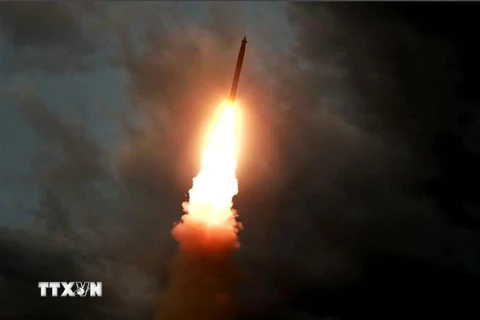 Hệ thống tên lửa đạn đạo của Triều Tiên được phóng thử nghiệm ngày 31/7. (Ảnh: AFP/TTXVN)