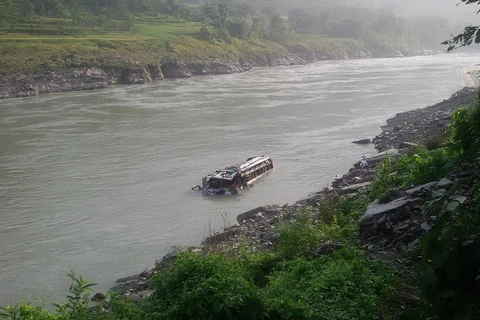 Chiếc xe buýt trượt ra khỏi đường cao tốc và lao xuống sông Trishuli. Ảnh minh họa. (Nguồn: myrepublica.nagariknetwork.com)