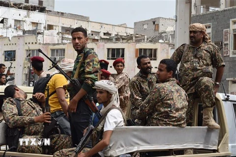 Lực lượng ly khai gác tại Aden, Yemen. (Ảnh: AFP/TTXVN)