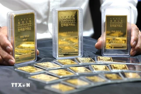 Vàng miếng được trưng bày tại sàn giao dịch ở Seoul, Hàn Quốc. (Ảnh: Yonhap/TTXVN)