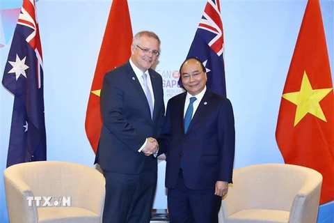 Thủ tướng Nguyễn Xuân Phúc gặp Thủ tướng Australia Scott Morrison bên lề Hội nghị Cấp cao ASEAN lần thứ 33 và các hội nghị cấp cao liên quan tại Singapore tháng 11/2018. (Ảnh: Thống Nhất/TTXVN)