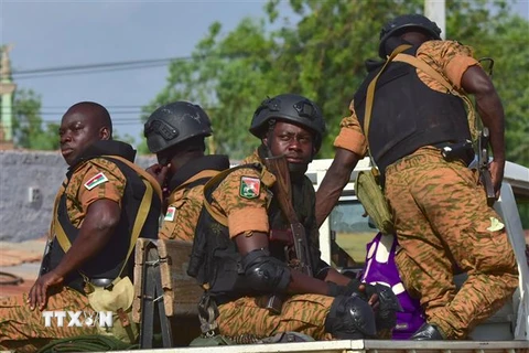 Các lực lượng Burkina Faso tuần tra tại thành phố Ouhigouya. (Ảnh: AFP/TTXVN)