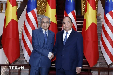 Thủ tướng Nguyễn Xuân Phúc và Thủ tướng Malaysia Mahathir Mohamad tại Trụ sở Chính phủ. (Ảnh: Thống Nhất/TTXVN)