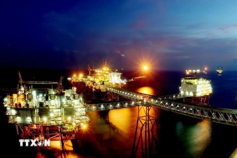 Dầu khí là ngành kinh tế mũi nhọn, đóng góp nhiều vào công cuộc công nghiệp hóa, hiện đại hóa của đất nước. (Ảnh: Quang Nhựt/TTXVN)