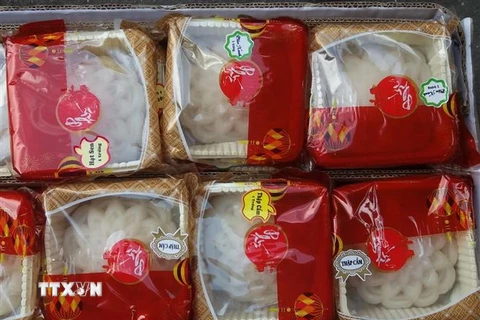 Bánh trung thu 4 không: không nhãn mác, xuất xứ, không ngày sản xuất, không hạn sử dụng bán tại chợ Nhị Thiên đường, Quận 8, Thành phố Hồ Chí Minh. (Ảnh: Đinh Hằng/TTXVN)