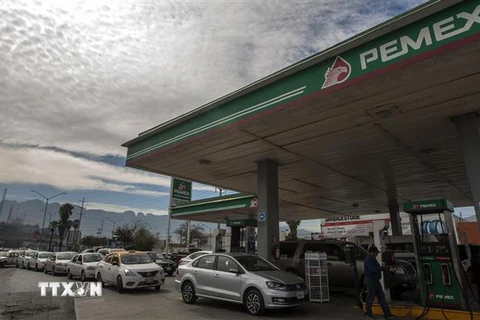 Một cửa hàng bán xăng dầu của Pemex ở Monterrey, Mexico. (Ảnh: AFP/TTXVN)