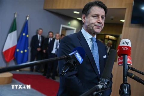 Thủ tướng Italy Giuseppe Conte tại cuộc họp báo ở Brussels, Bỉ. (Ảnh: THX/TTXVN)