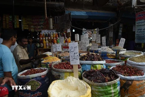 Tại một khu chợ ở Karachi, Pakistan. (Ảnh: AFP/TTXVN)