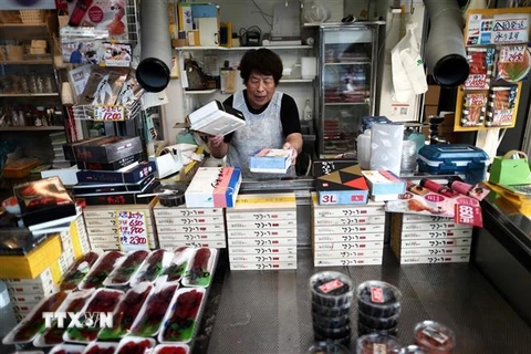 Một cửa hàng bán trứng cá ở Tokyo, Nhật Bản. (Ảnh: AFP/TTXVN)