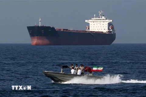 Binh sỹ Iran tuần tra tại Eo biển Hormuz. (Ảnh: AFP/TTXVN)