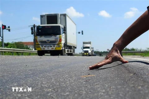 Đường dẫn cao tốc Đà Nẵng-Quảng Ngãi sụt lún nghiêm trọng