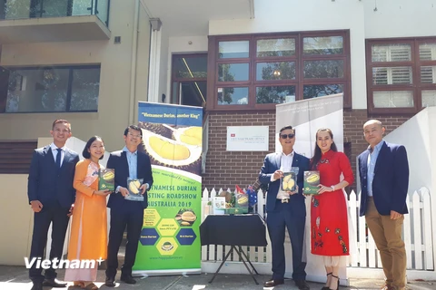 Ông Trịnh Đức Hải, Tổng lãnh sự Việt Nam tại Sydney, phát động chiến dịch quảng bá thương hiệu sầu riêng Việt Nam tại Australia. (Ảnh: Diệu Linh/Vietnam+)