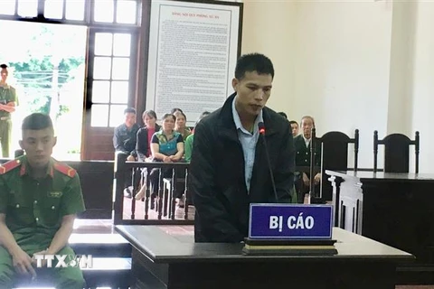 Bị cáo Bùi Trung Kiên tại phiên tòa nghe Hội đồng xét xử tuyên án. (Ảnh: Vũ Hà/TTXVN)
