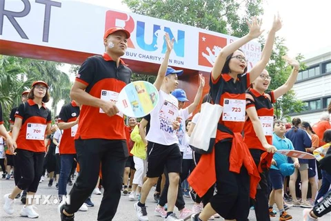 BBGV Charity Fun Run 2019 thu hút đông đảo sự tham gia của cộng đồng. (Ảnh: Đinh Tuấn/TTXVN)
