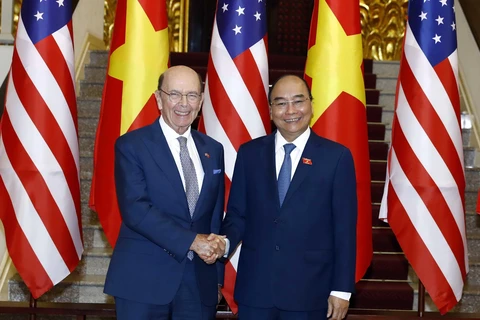 Thủ tướng Nguyễn Xuân Phúc tiếp Bộ trưởng Thương mại Hoa Kỳ Wilbur Ross. (Ảnh: Thống Nhất/TTXVN)