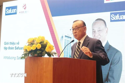 Ông Tansri Matshah Safuan, Chủ tịch Tập đoàn Safuan giới thiệu Dự án Vietnam Market. (Ảnh: Xuân Anh/TTXVN)