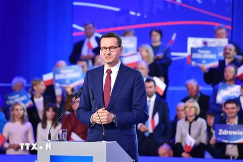 Thủ tướng Ba Lan Mateusz Morawiecki phát biểu tại Hội nghị của đảng Pháp luật và Công lý tại Chelm, miền Đông nước này. (Ảnh: PAP/TTXVN)