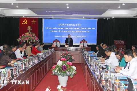 Phó Chủ tịch Thường trực Quốc hội Tòng Thị Phóng phát biểu tại buổi làm việc với lãnh đạo tỉnh Sơn La. (Ảnh: Nguyễn Cường/TTXVN)