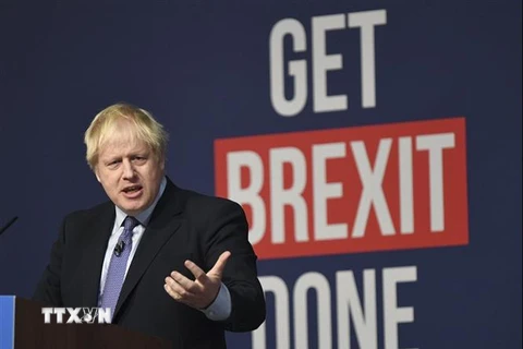 Thủ tướng Anh Boris Johnson phát biểu tại Telford. (Ảnh: THX/TTXVN)