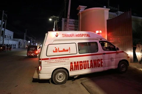 Xe cấp cứu chở nạn nhân bị thương trong vụ tấn công. (Nguồn: Reuters)