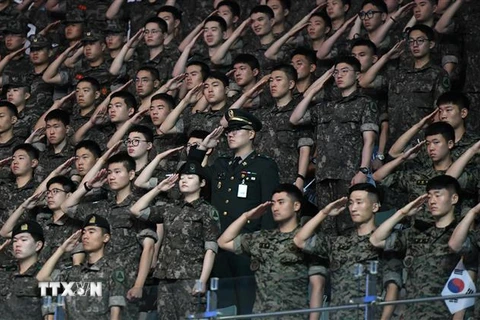 Binh sỹ Hàn Quốc tại sự kiện ở Seoul. (Ảnh: AFP/TTXVN)