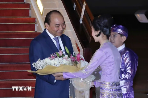 Lễ đón Thủ tướng Nguyễn Xuân Phúc tại sân bay quốc tế Nay Pyi Taw. (Ảnh: Thống Nhất/TTXVN)