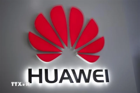 Biểu tượng Huawei tại cửa hàng ở Bắc Kinh, Trung Quốc. (Ảnh: AFP/TTXVN)