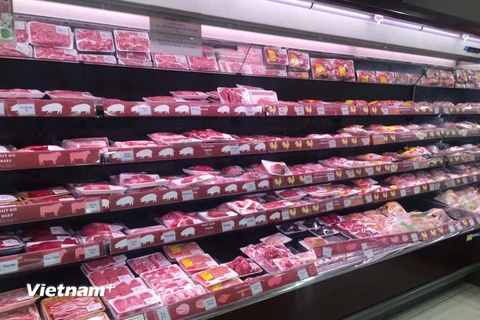 Một gian hàng bán thịt lợn tại siêu thị. (Nguồn: Vietnam+)