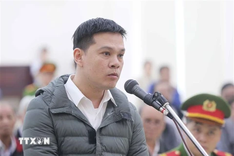 Bị cáo Nguyễn Quang Thành, cựu Giám đốc Công ty trách nhiệm hữu hạn Minh Hưng Phát, khai báo trước Hội đồng xét xử. (Ảnh: Doãn Tấn/TTXVN)